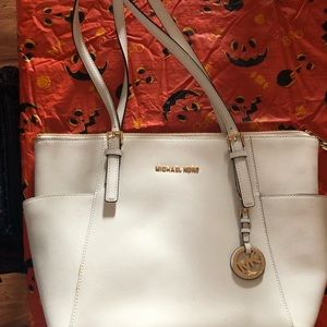 Michael kors jet set tote